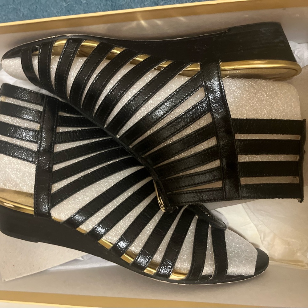 micheal kors robertson demi wedge crinkled patent | new in box size 7.5
